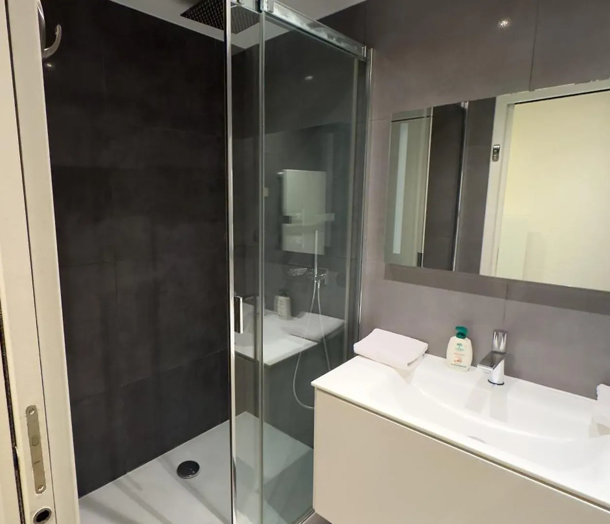 Apartment Appartement Design Au Coeur Du Marais Paris France