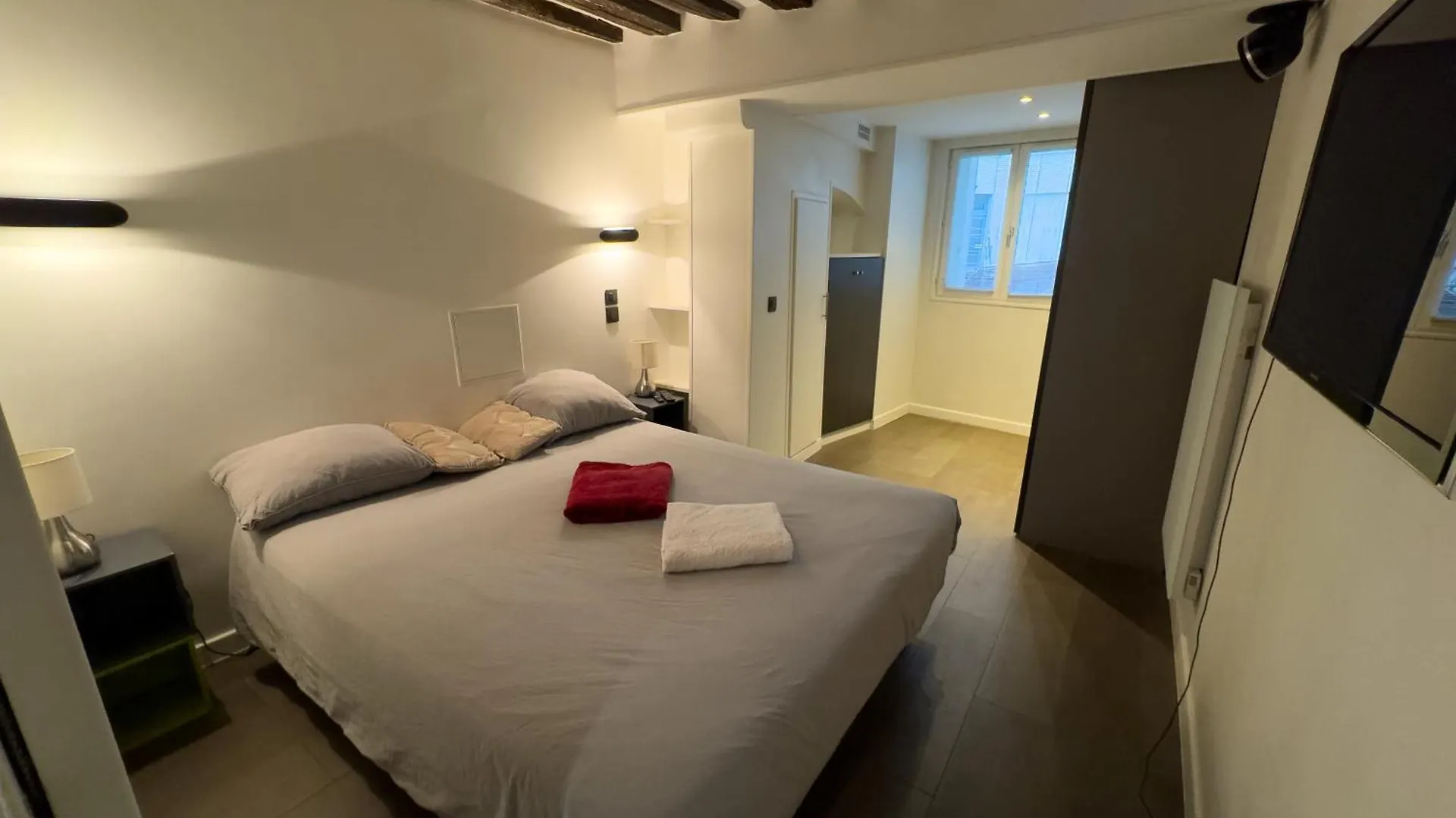 Apartment Appartement Design Au Coeur Du Marais Paris France