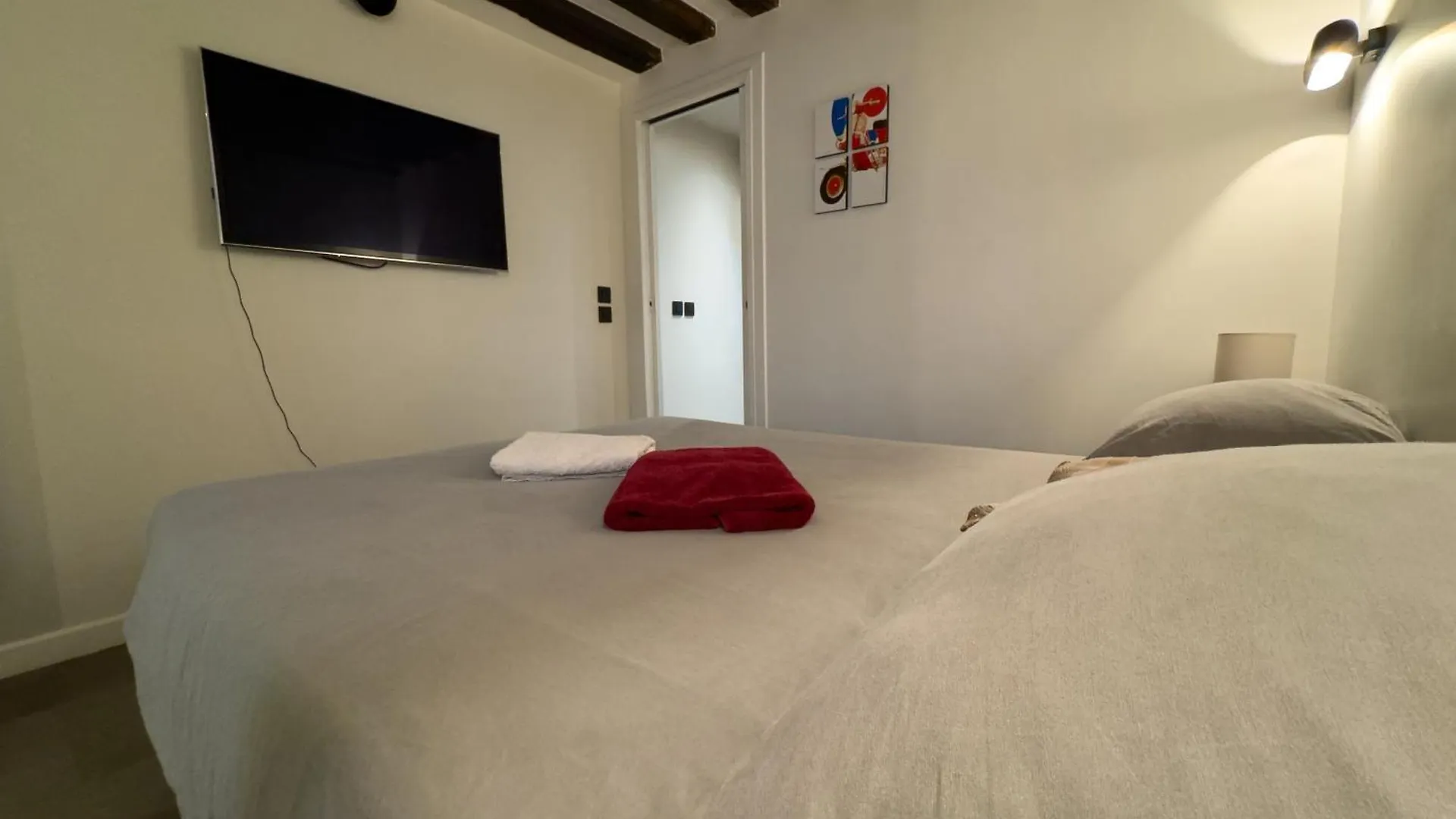 Apartment Appartement Design Au Coeur Du Marais Paris