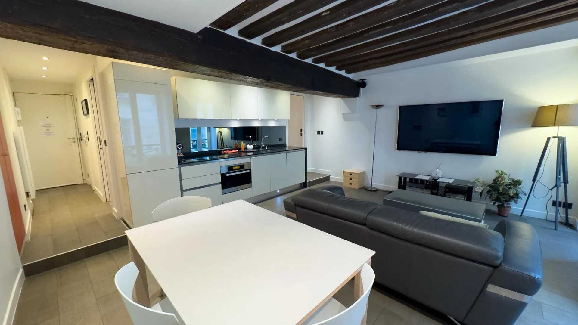 Apartment Appartement Design Au Coeur Du Marais Paris